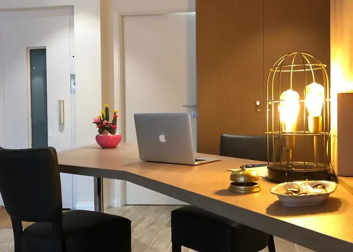 Hotel Courbet Juan-les-Pins
