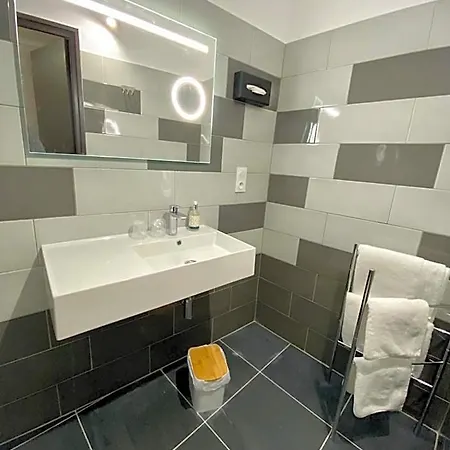 Courbet Hotel 3*