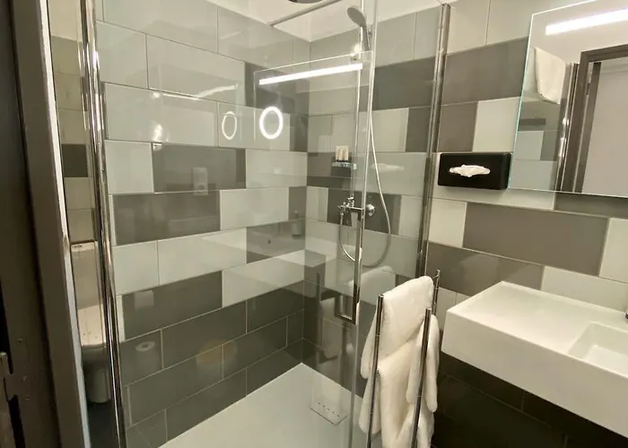 Courbet Hotel 3*