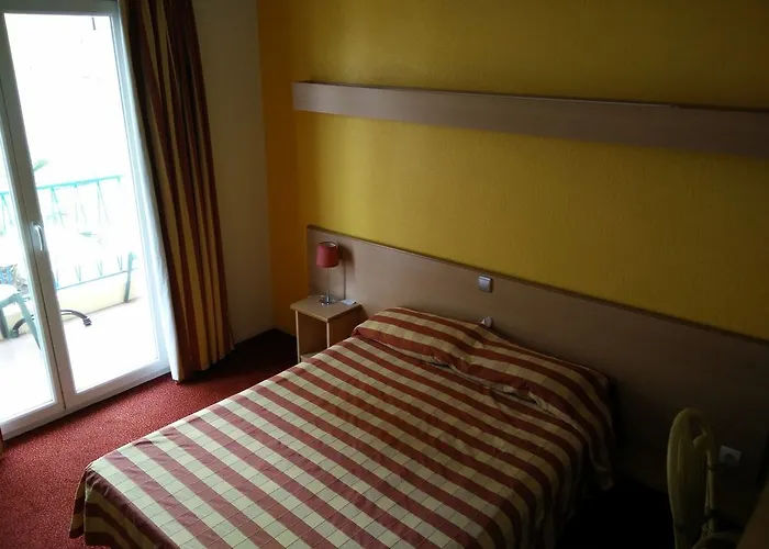 Hotel Courbet Juan-les-Pins